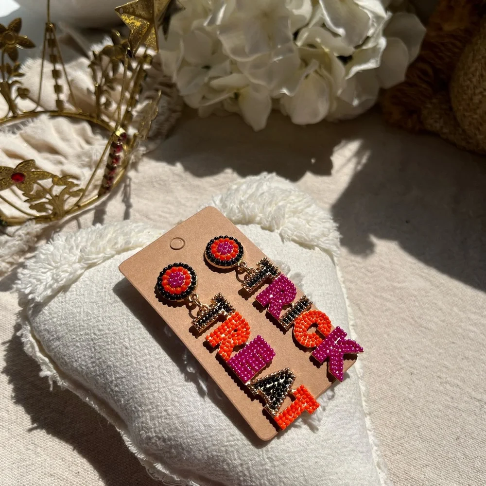 Halloween beaded Trick or Treat pink/orange/black earrings - Picture 2 of 2